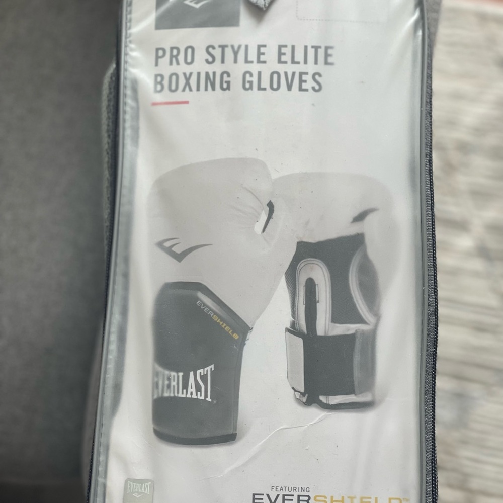 Everlast Pro Style Elite Boxing Gloves